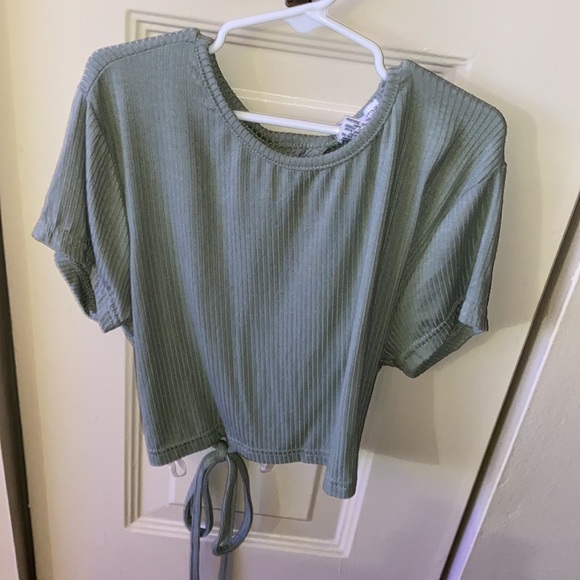 ✨HP✨Open Back Crop Top - Picture 3 of 5